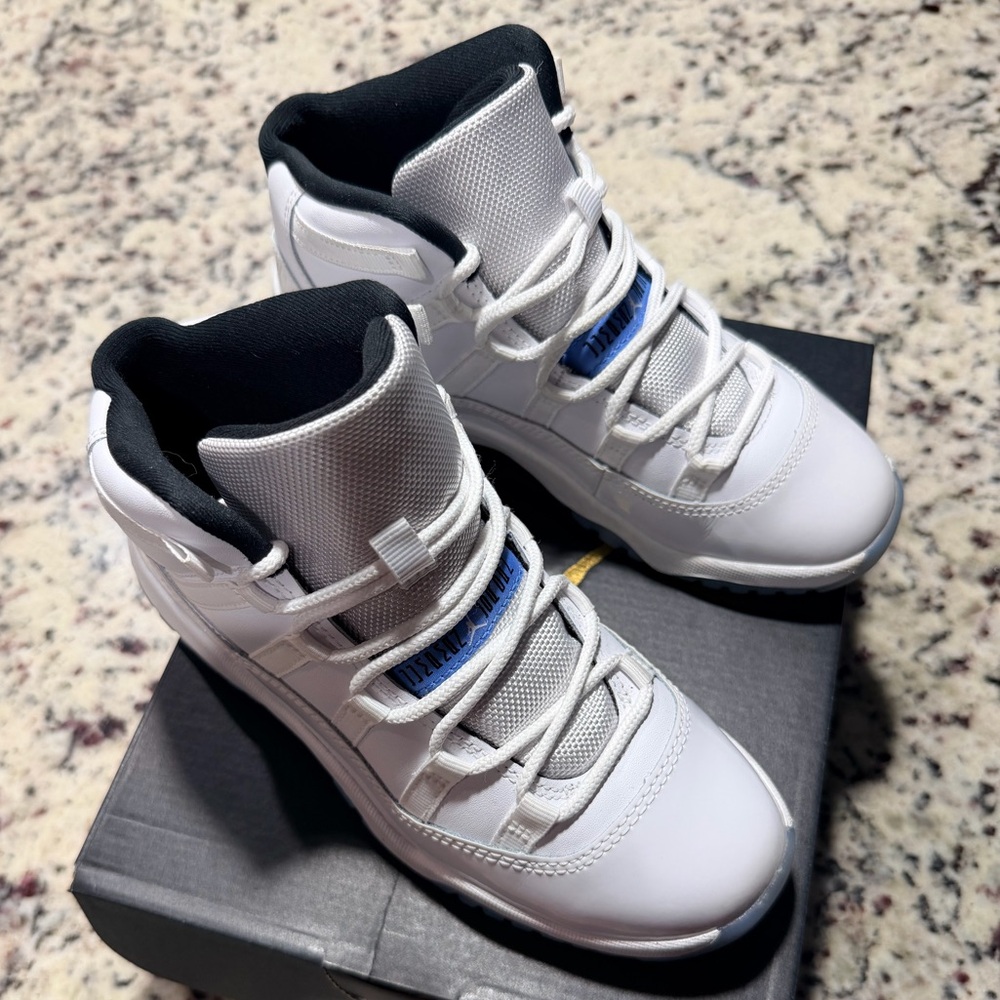 Air Jordan 11 Retro GS 'Legend Blue' 2024 (Little Boy Size 3)